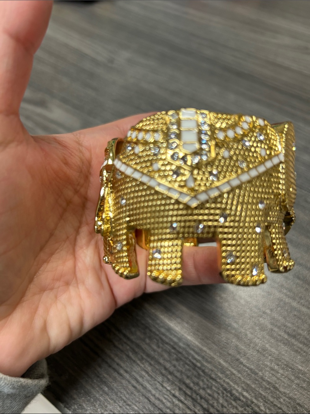 Lilly Pulitzer golden elephant hinged bracelet - Picture 4 of 9